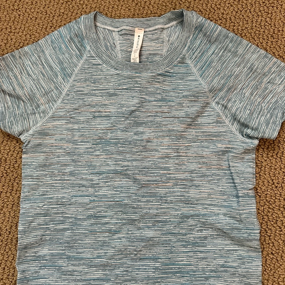 Athleta Momentum seamless woman’s short sleeve tee